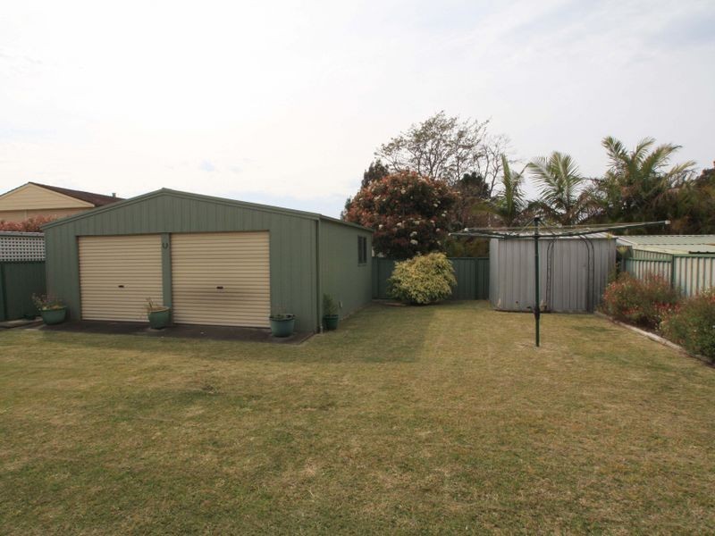 15 Lagoon Crescent, Sussex Inlet NSW 2540