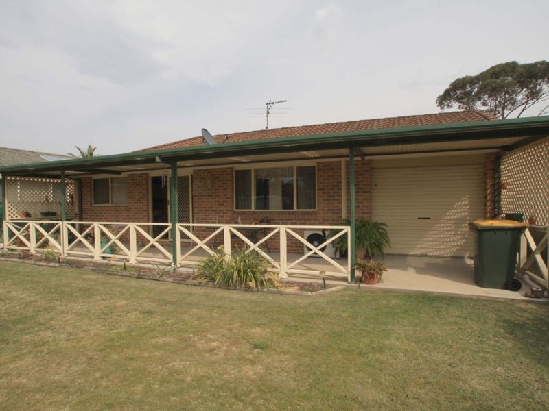 15 Lagoon Crescent, Sussex Inlet NSW 2540