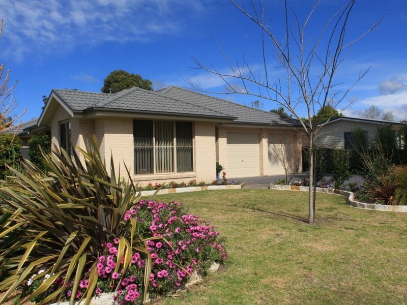 2 Glanville Road, Sussex Inlet NSW 2540
