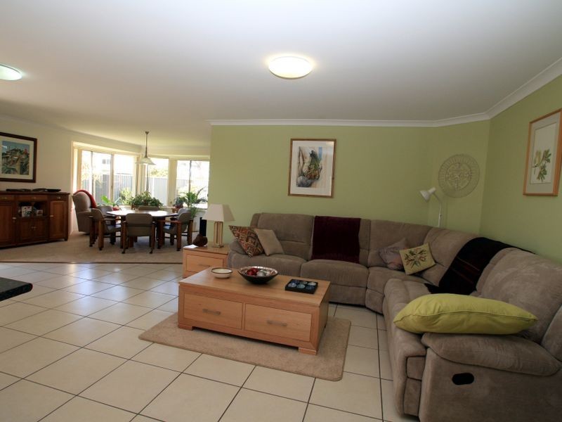 2 Glanville Road, Sussex Inlet NSW 2540