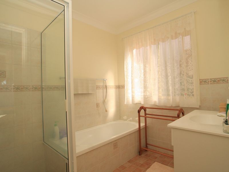 42 Suncrest Avenue, Sussex Inlet NSW 2540