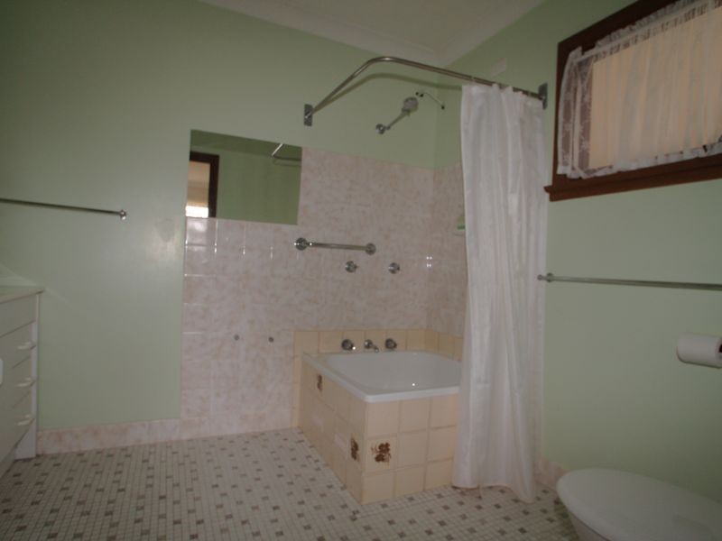 10 Lakeway Avenue, Berrara NSW 2540