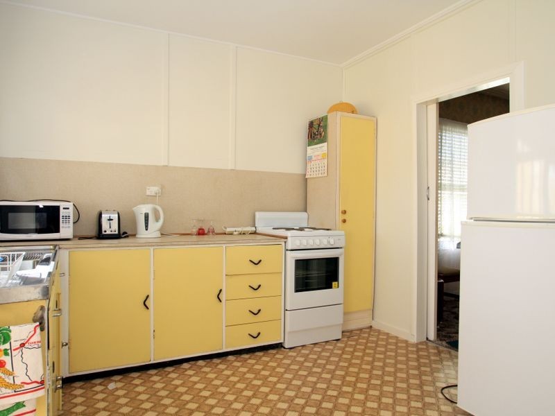 27 Ray Street, Sussex Inlet NSW 2540