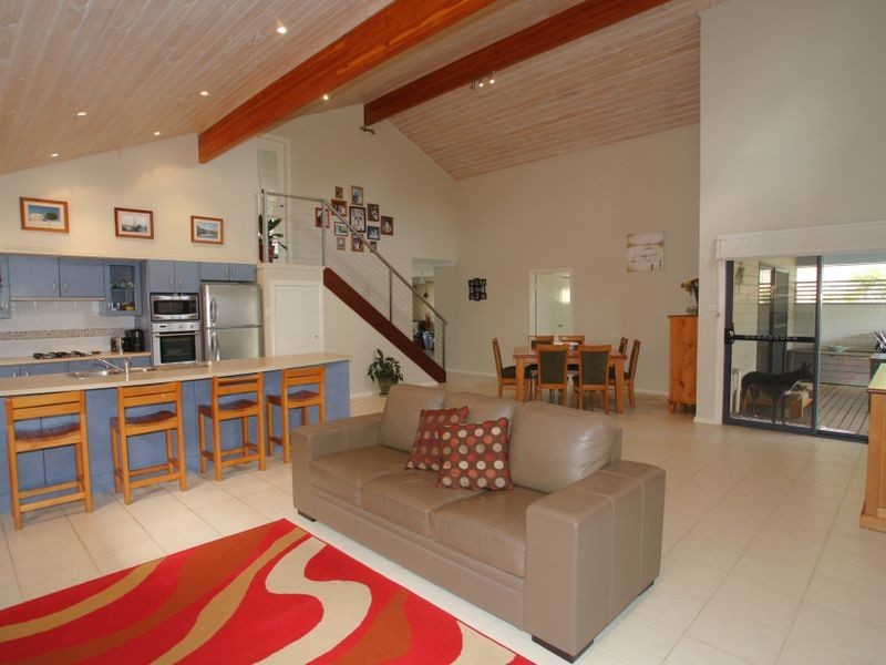 19 Surfway Avenue, Berrara NSW 2540