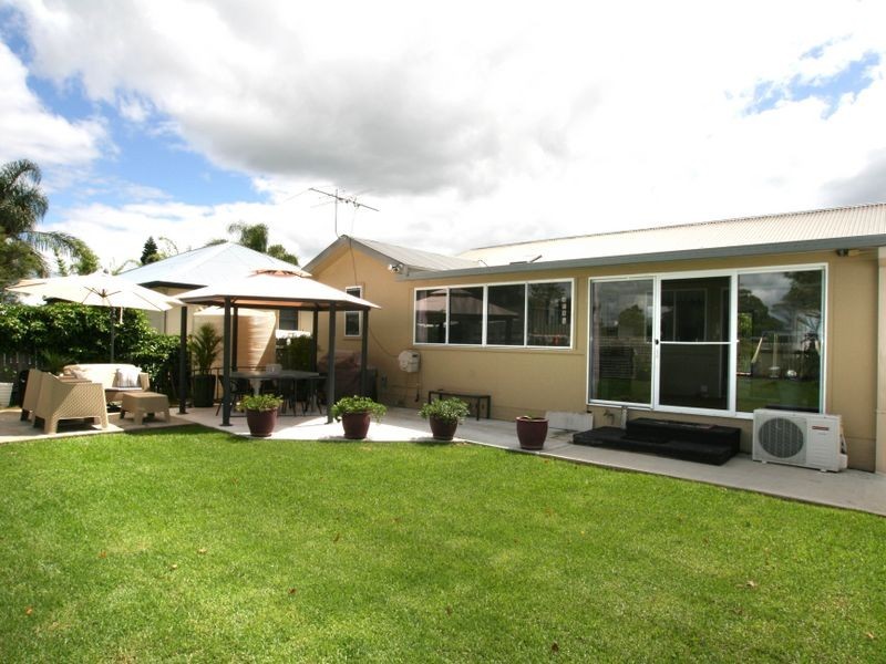 30 Ritchie Street, Bomaderry NSW 2541