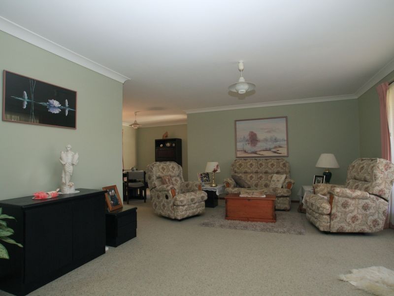 7 Lakeshore Parade, Sussex Inlet NSW 2540