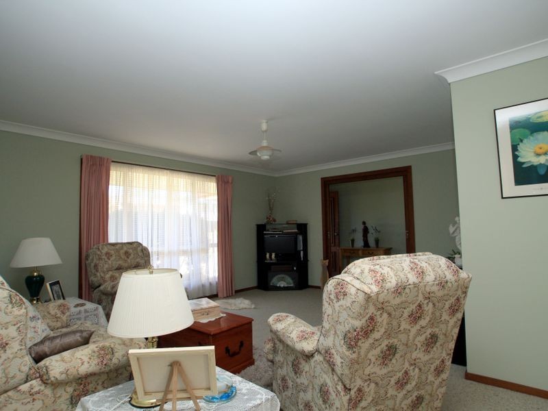 7 Lakeshore Parade, Sussex Inlet NSW 2540