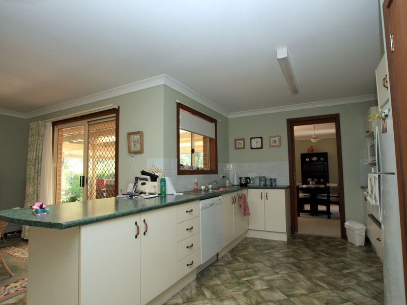 7 Lakeshore Parade, Sussex Inlet NSW 2540