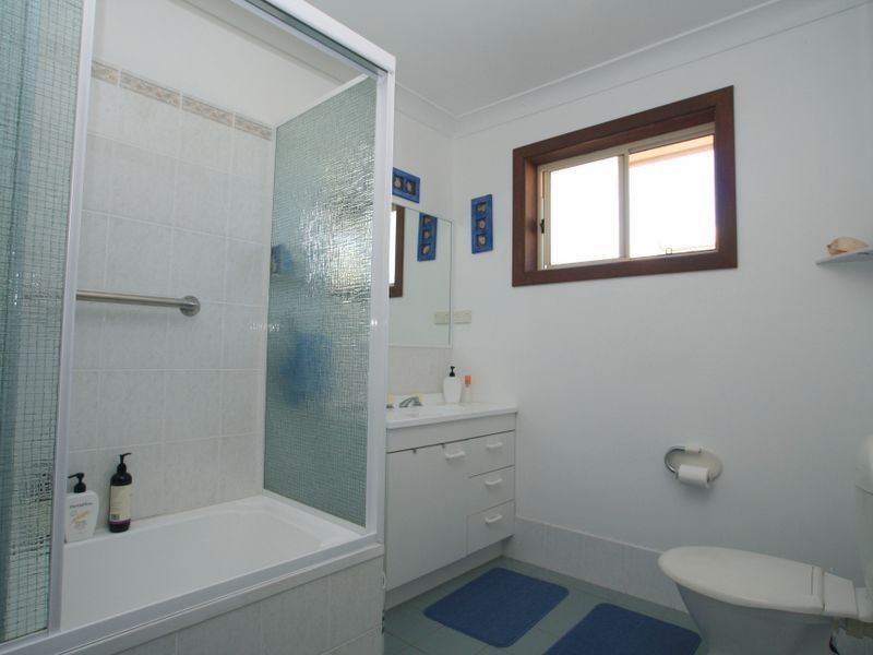 7 Lakeshore Parade, Sussex Inlet NSW 2540