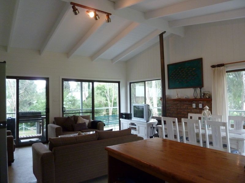 12 Lakeland Avenue, Berrara NSW 2540