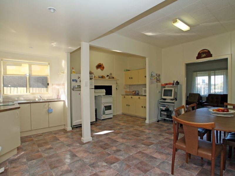 43 Iverison Road, Sussex Inlet NSW 2540