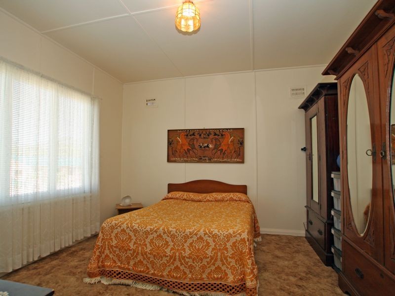43 Iverison Road, Sussex Inlet NSW 2540