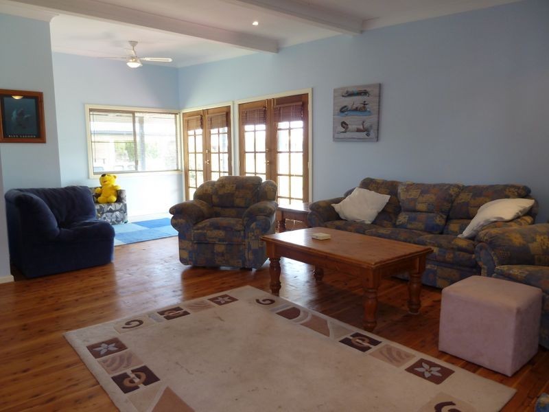 14 Ocean View Road, Sussex Inlet NSW 2540