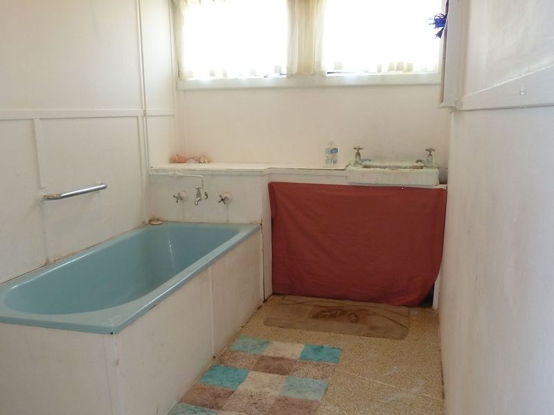 14 Ocean View Road, Sussex Inlet NSW 2540