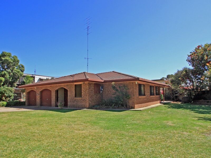 13 Edgewater Avenue, Sussex Inlet NSW 2540