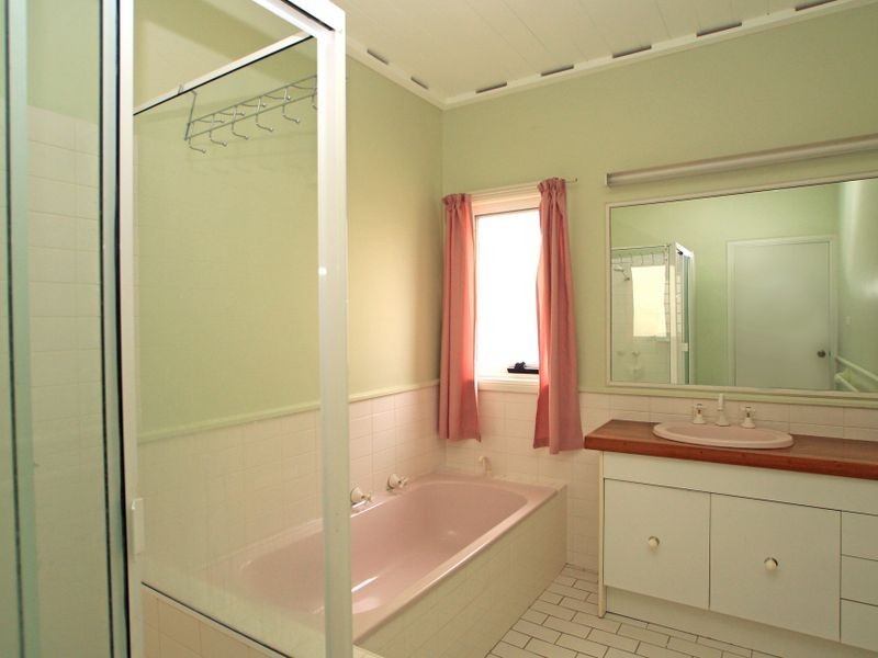 27 River Road, Sussex Inlet NSW 2540