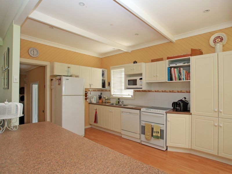 8 Ethel Avenue, Sussex Inlet NSW 2540