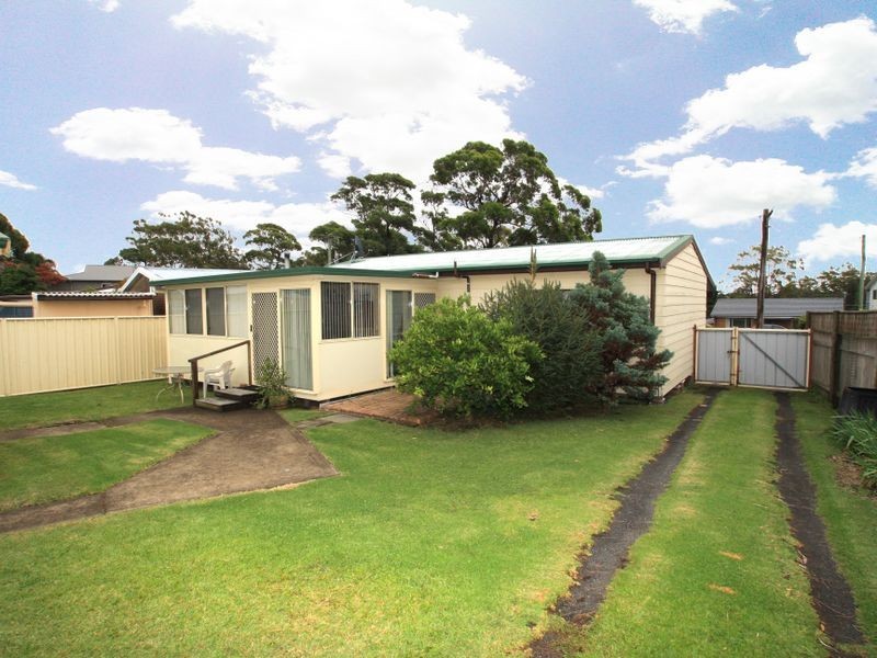 16 Ray Street, Sussex Inlet NSW 2540