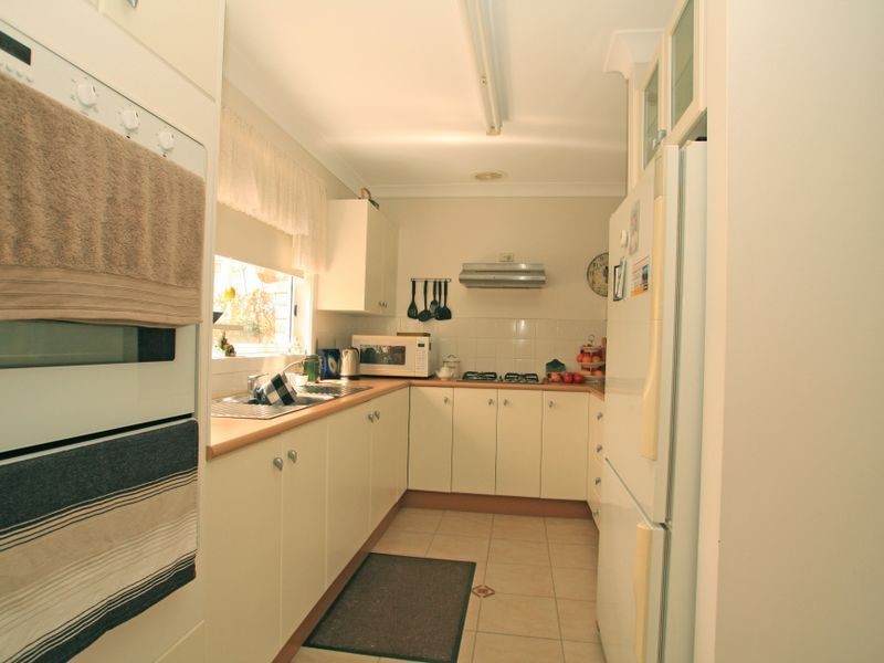 16 Lagoon Crescent, Sussex Inlet NSW 2540