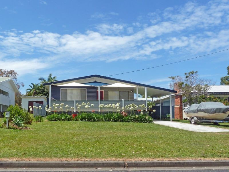 30 Ray Street, Sussex Inlet NSW 2540
