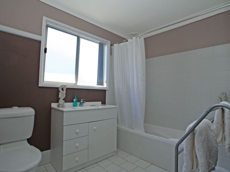 30 Ray Street, Sussex Inlet NSW 2540