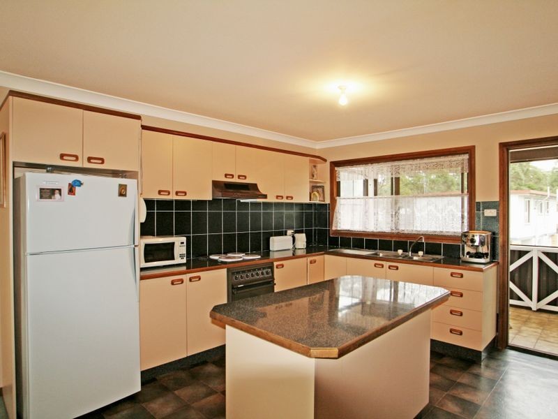 11 Greentree Avenue, Sussex Inlet NSW 2540