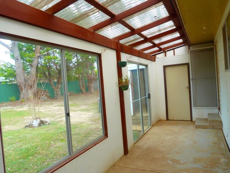 2 Suncrest Ave, Sussex Inlet NSW 2540