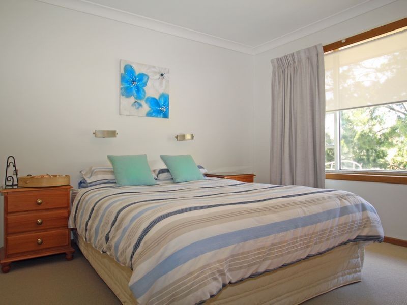 7 Lagoon Crescent, Sussex Inlet NSW 2540