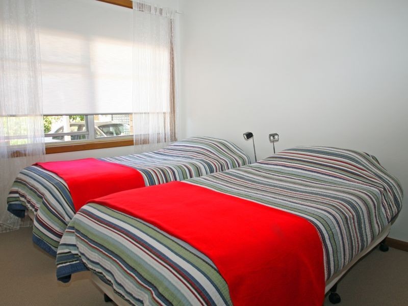 7 Lagoon Crescent, Sussex Inlet NSW 2540