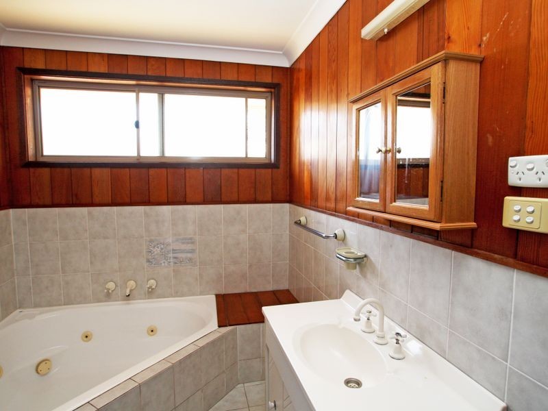 13 Lakeshore Parade, Sussex Inlet NSW 2540