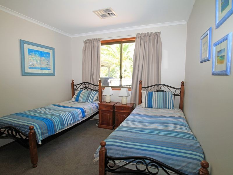8 Alamein Street, Sussex Inlet NSW 2540