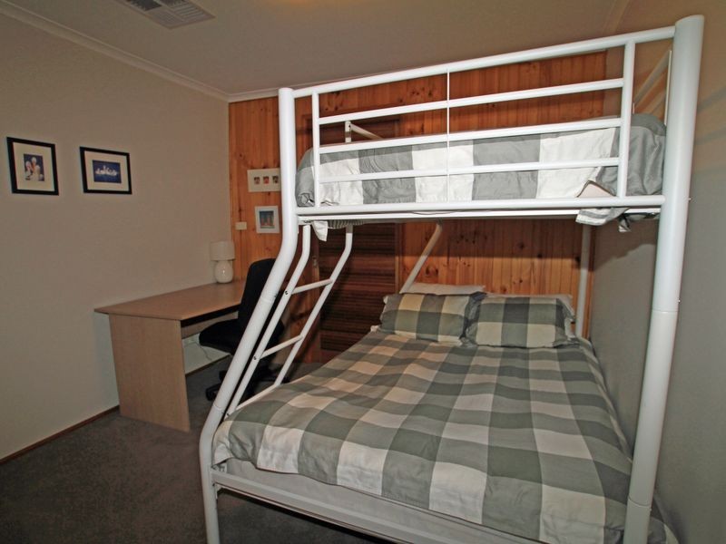 8 Alamein Street, Sussex Inlet NSW 2540