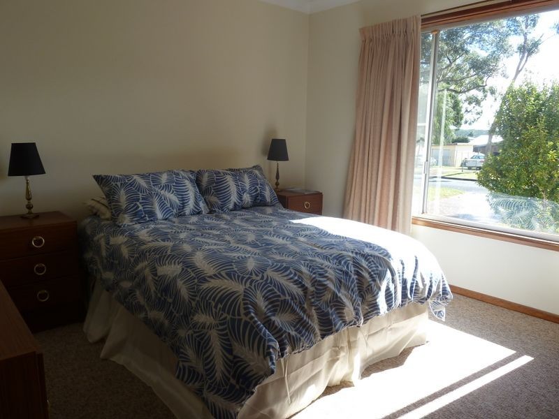 12 Ray Street, Sussex Inlet NSW 2540