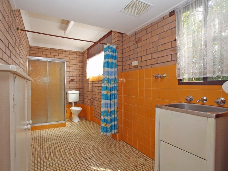 9 Riviera Avenue, Sussex Inlet NSW 2540