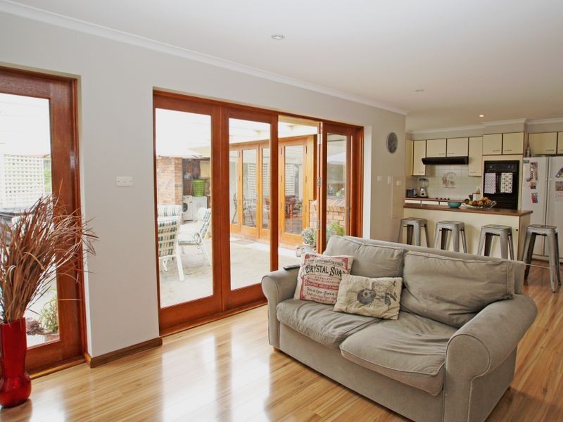 7 Suncrest Avenue, Sussex Inlet NSW 2540