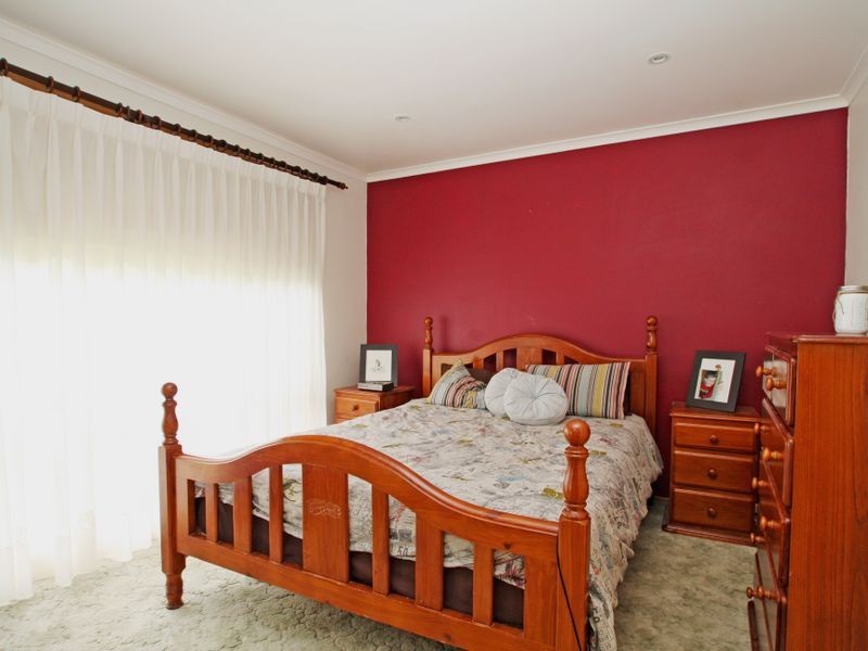 7 Suncrest Avenue, Sussex Inlet NSW 2540