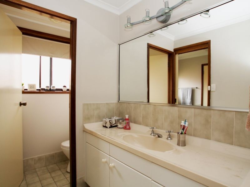 7 Suncrest Avenue, Sussex Inlet NSW 2540