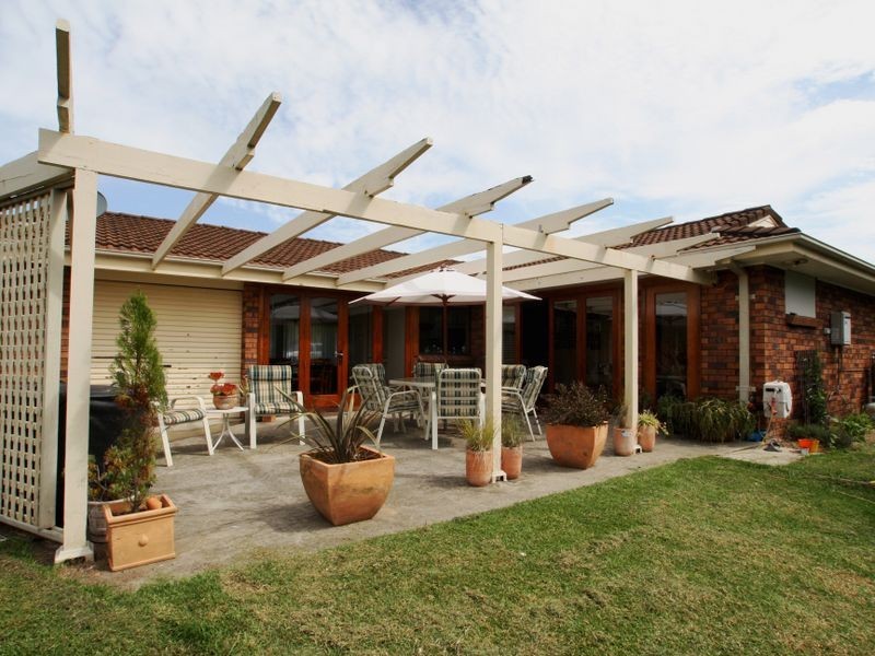 7 Suncrest Avenue, Sussex Inlet NSW 2540