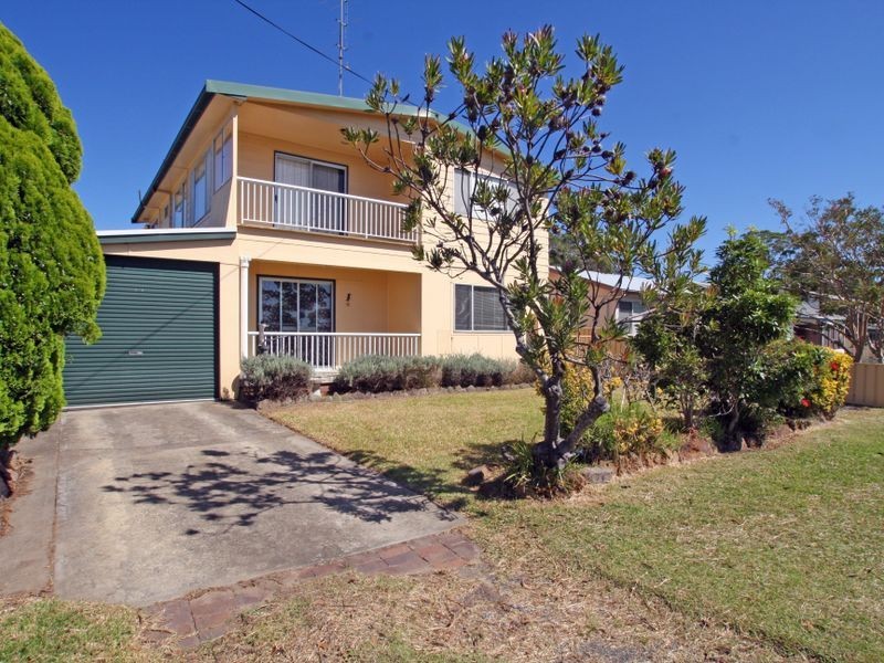 11 Ocean View Road, Sussex Inlet NSW 2540