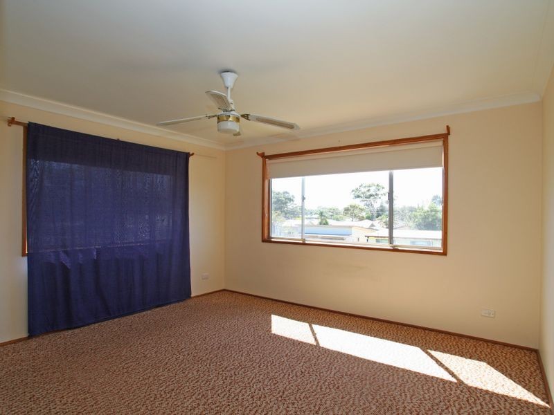 11 Ocean View Road, Sussex Inlet NSW 2540