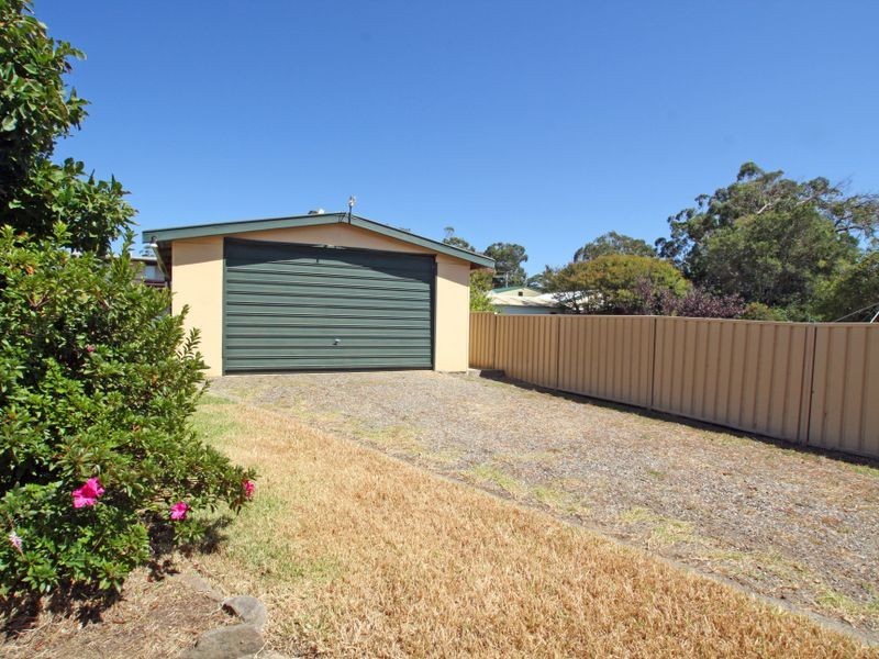 11 Ocean View Road, Sussex Inlet NSW 2540