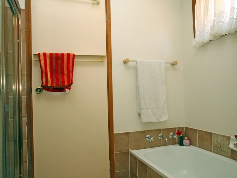 27 Tradewinds Avenue, Sussex Inlet NSW 2540