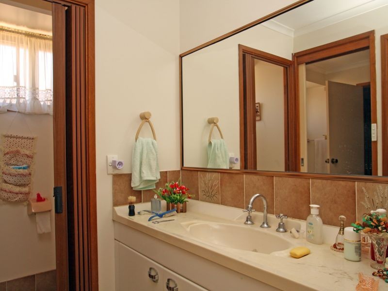 27 Tradewinds Avenue, Sussex Inlet NSW 2540