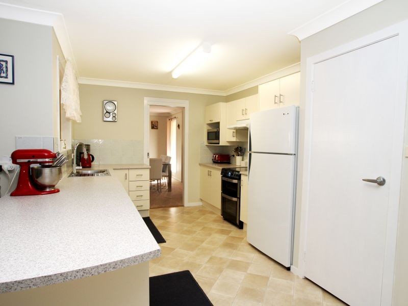 7 Lakeshore Parade, Sussex Inlet NSW 2540