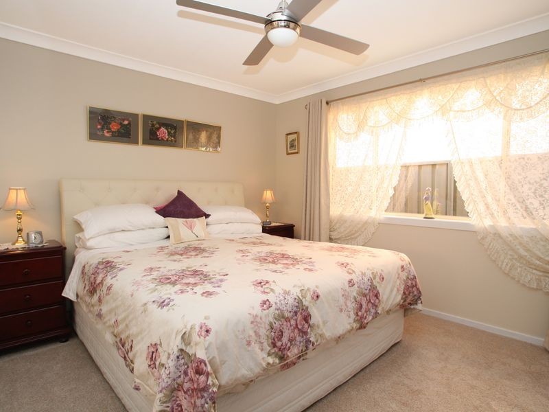 7 Lakeshore Parade, Sussex Inlet NSW 2540