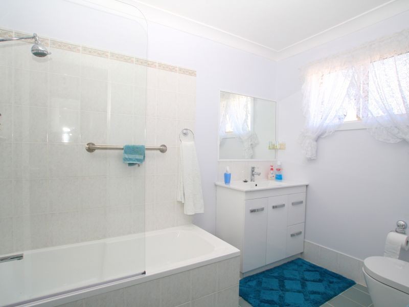 7 Lakeshore Parade, Sussex Inlet NSW 2540