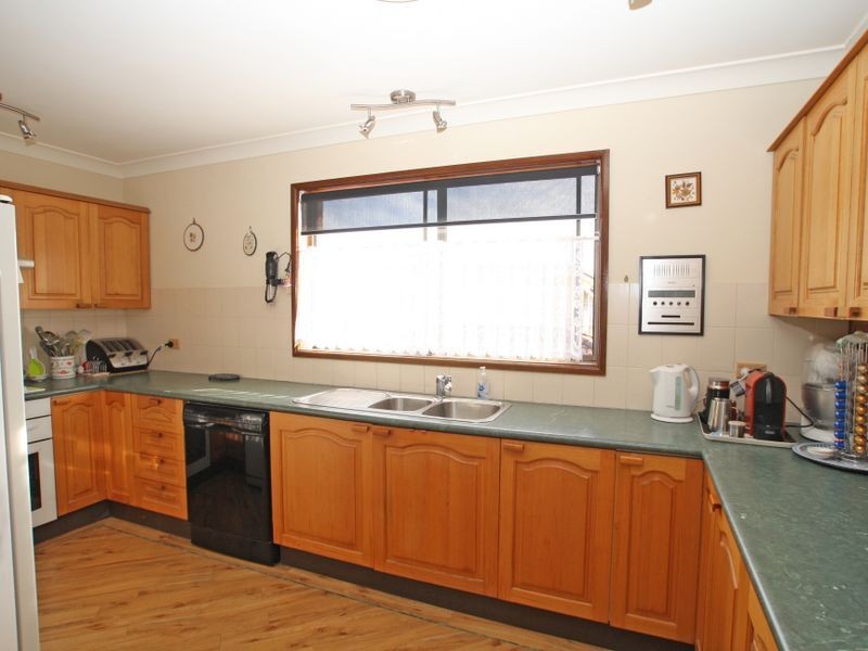 9 Edgewater Avenue, Sussex Inlet NSW 2540