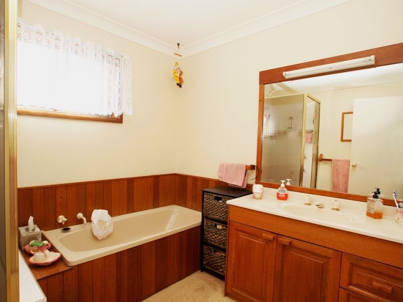 9 Edgewater Avenue, Sussex Inlet NSW 2540
