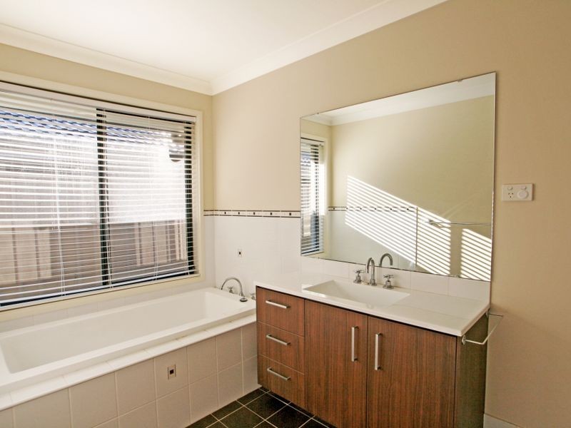 11 Seaberry Street, Sussex Inlet NSW 2540