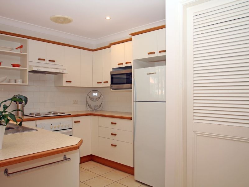 42 Suncrest Avenue, Sussex Inlet NSW 2540